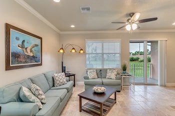 Cape Crossing Resort & Marina