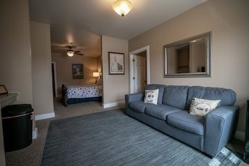 Nauvoo Temple House Hotel