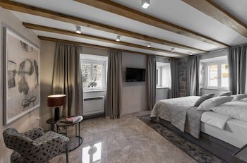 Sea Rocks Residence