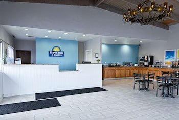 Days Inn & Suites by Wyndham Santa Rosa