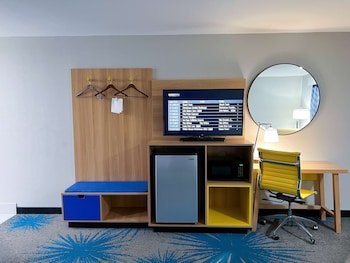 Days Inn & Suites by Wyndham Santa Rosa