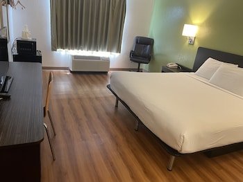 Motel 6 Cleveland - Willoughby