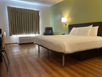 Motel 6 Cleveland - Willoughby