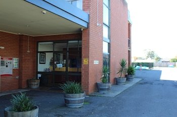 Moe Motor Inn