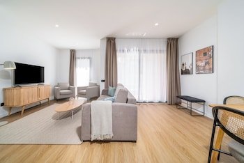limehome Barcelona Plaça Pirineus