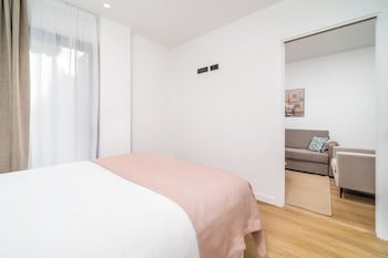 limehome Barcelona Plaça Pirineus