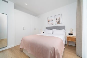 limehome Barcelona Plaça Pirineus