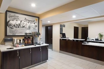 Super 8 by Wyndham Longmont/Twin Peaks