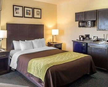 Quality Inn Tulsa–Downtown West