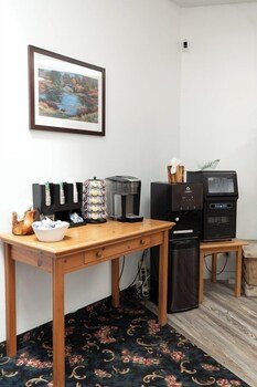 Riverwood Inn Motel & RV Park