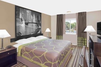 Super 8 by Wyndham Morton Grove/Chicago