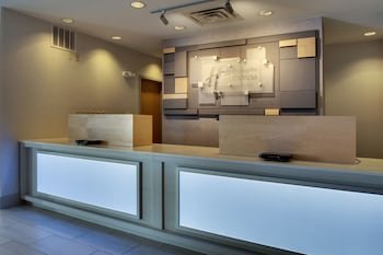 Holiday Inn Express Hotel & Suites Morris