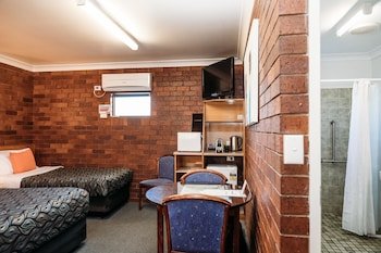 Country Pathfinder Motor Inn