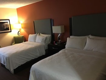 Holiday Inn Express Hotel & Suites Laurinburg