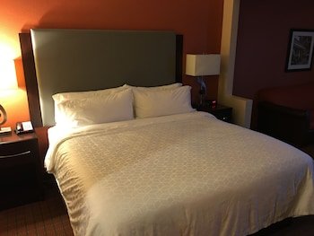 Holiday Inn Express Hotel & Suites Laurinburg