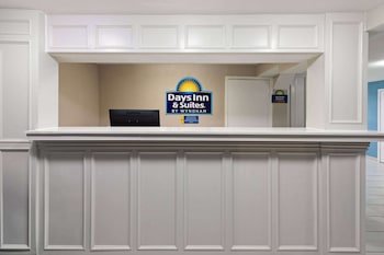 Days Inn & Suites by Wyndham Vicksburg
