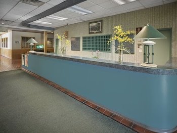 Crestwood Hotel
