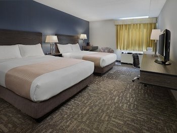 Crestwood Hotel
