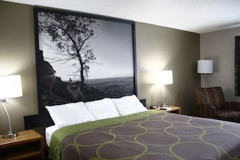 Super 8 by Wyndham Jamestown
