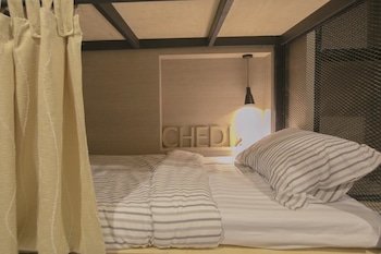 Chedi View Hostel & Rooftop Bar