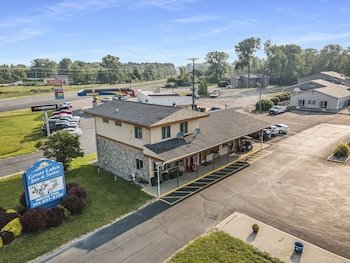 Great Lakes Inn and Suites