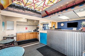Great Lakes Inn and Suites