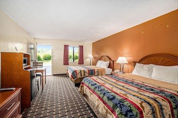 Great Lakes Inn and Suites