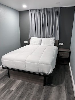 Surf City Inn & Suites