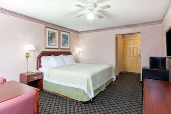 Days Inn by Wyndham Holladay