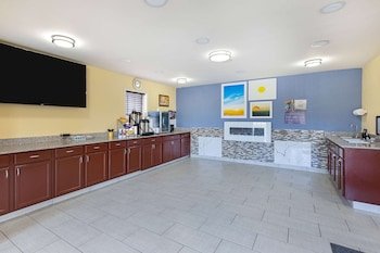 Days Inn by Wyndham Holladay