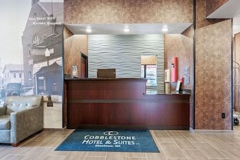 Cobblestone Hotel & Suites - Mosinee