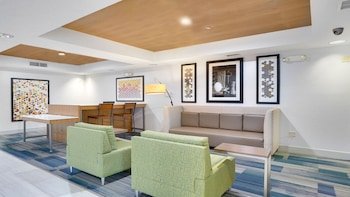 Holiday Inn Express & Suites Portland