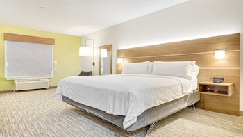 Holiday Inn Express & Suites Portland