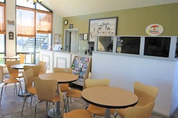Super 8 by Wyndham Wells