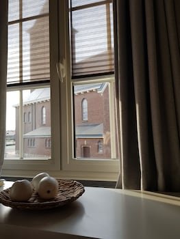 Hotel Au Nom De Dieu