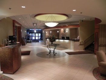 Quality Hotel & Suites At The Falls