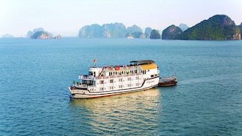 Paloma Cruising Halong Bay