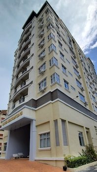 Leisure Cove Hotel & Apartment