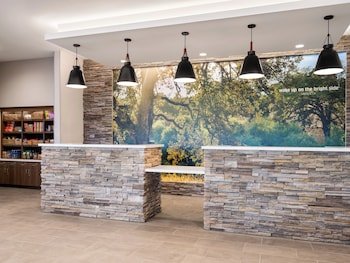 La Quinta Inn & Suites by Wyndham Lincoln