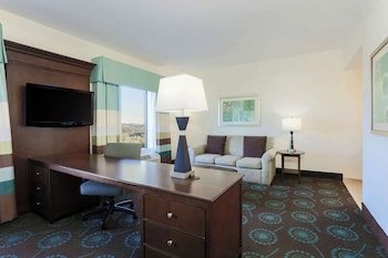 Hampton Inn & Suites Wheeling- The Highlands
