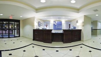 Holiday Inn Express & Suites Muskogee
