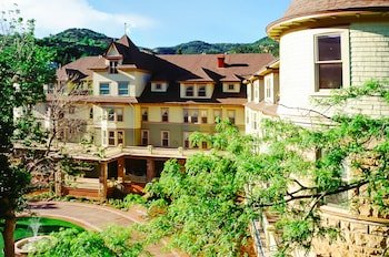 The Cliff House at Pikes Peak