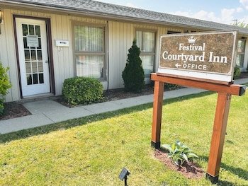Festival Courtyard Inn