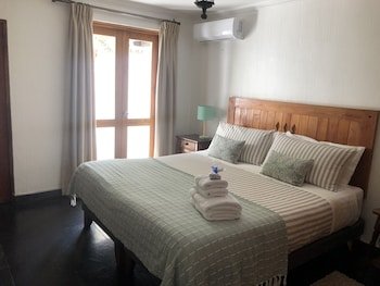 Santiago Hillside Hotel