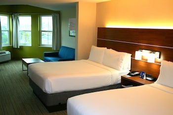 Holiday Inn Express & Suites Marina - State Beach Area