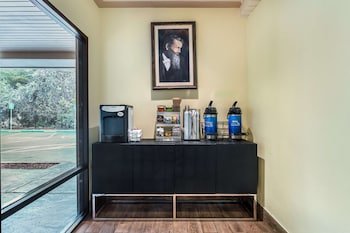 Best Western John Muir Inn