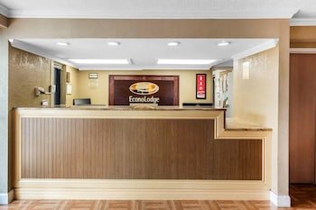Econo Lodge North