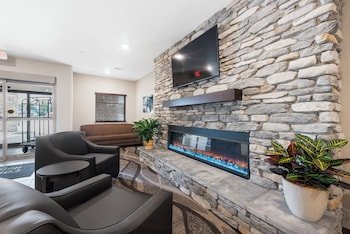 Cobblestone Hotel & Suites - Urbana
