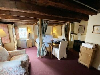 Red Lion Inn 1704
