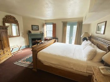 Red Lion Inn 1704